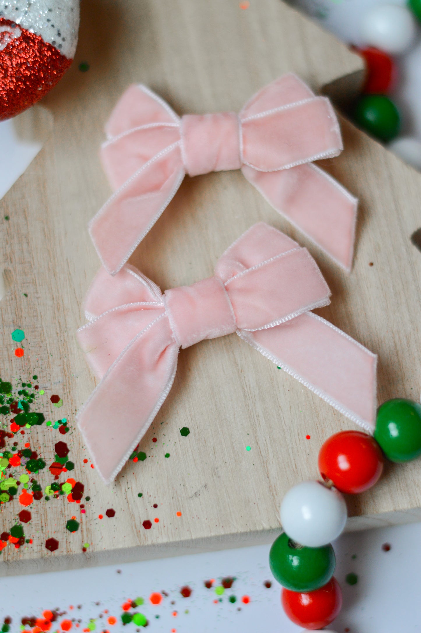 Piggie velvet bows